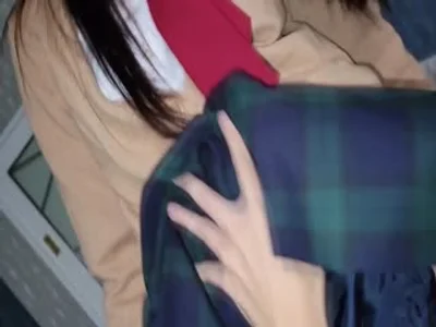 桌面下偷拍同事底褲1
