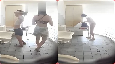 最新流出水上乐园针孔高清拍女卫更衣室一波接一波美女尿尿