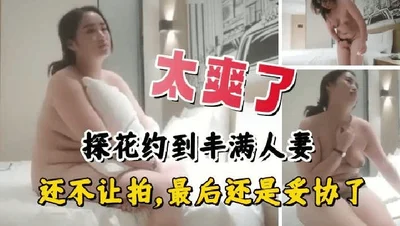 高颜值苗条美女瓶子插逼逼的。！