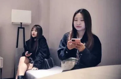 亲亲女孩.