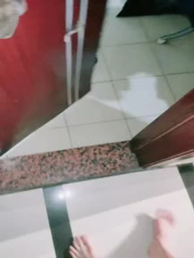 大奶子小嫩逼露脸被大哥带到宾馆破处，口交乳交大鸡巴，无套抽插爆草干得鸡巴上全是血浪荡呻吟