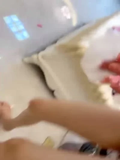 腿腿会发光榨精少女一线天粉穴姐妹花
