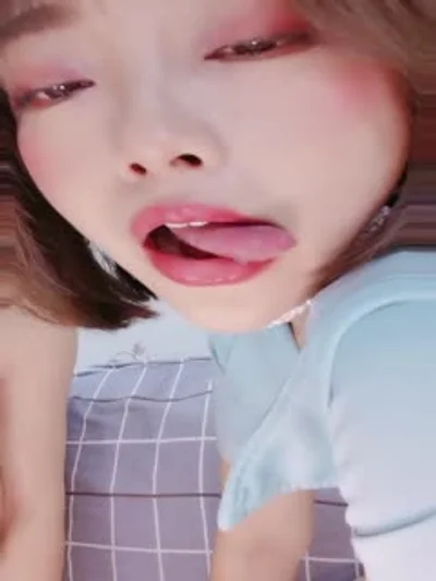 肥臀巨乳两个小骚货双女一起淫荡诱惑，奶头超大舔弄吸吮，顶级肥臀微毛极品肥穴，跳蛋塞穴手指抠入菊花.