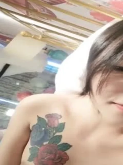 肉丝苗窕颜值妹子口交挑逗男友激情啪啪