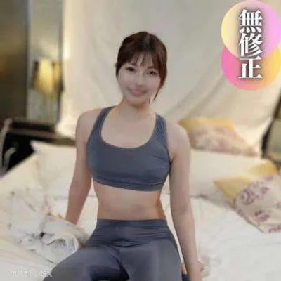 美丽的身体和含皮的皮肤是贪婪的性爱