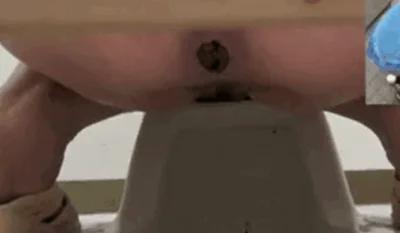 Slutty Japanese girl poops