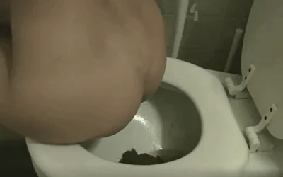 Amazing big ass girl poops at home