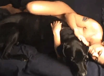 Sexy babe is sucking her trained puppy up close