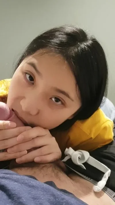 Chinese student Liu Yue pure beautiful girl blowjob