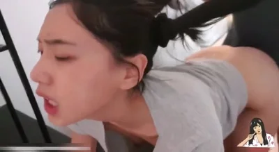 Internet celebrity student Liu Yue is pulled by her hair by her boyfriend