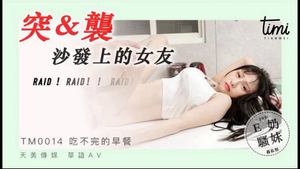 【Tianmei Media】 TM0014-Raid on the Girlfriend on the Sofa