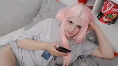 粉红色头发和男朋友无套狂插口爆