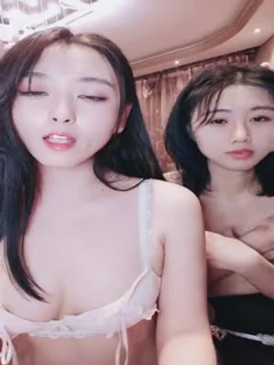 Live broadcast_The little sister brought her sweet girlfriend to show_, sexy black silk thong_, spread her pussy and lick each other_, the vibrator vibrated and enjoyed it