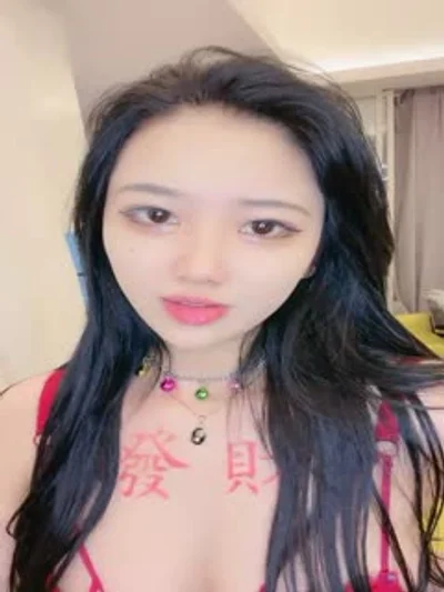 Nobo is invincible_a beautiful girl with long hair_shows her face throughout the whole process, dances with her skills, exposes her breasts, and shows her naked body to the wolf friends. It is very ex