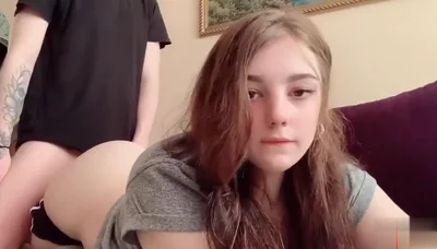 Young European and American girlfriend who doesn&#39;t like to wear bras likes to wear clothes and get fucked