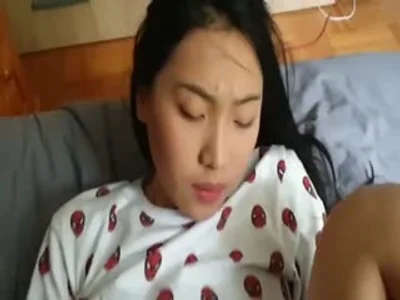 The beautiful student studying abroad, Wang Xli, had her sex selfies leaked, and after fucking her pussy, he cummed on her face and licked it clean.