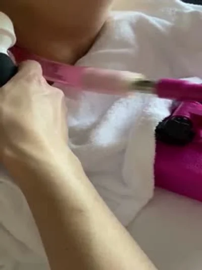 Automatic dildo fucks well.