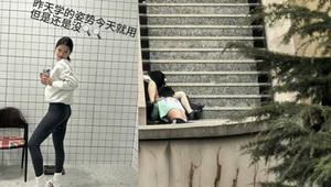 A couple from Lanzhou Jiaotong University got up in public at the school staircase. How horny are they? Can&#39;t they just get a room?