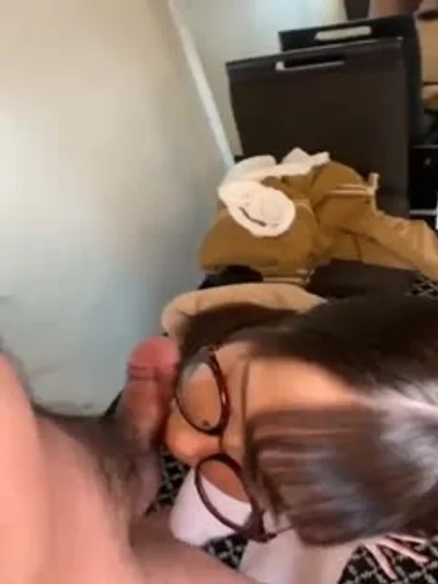 I can&#39;t stand it and I&#39;m about to cum. The girl with glasses eats her boyfriend&#39;s sausage. It&#39;s delicious.