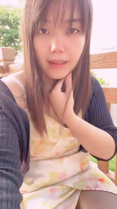 Guangdong Jiangmen young woman can airborne outdoors and can shoot inside without a condom, it is more comfortable Little Red Riding Hood live broadcast