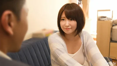 HTR-010奇闻趣事在家里和她一起拿著相机HYuuri