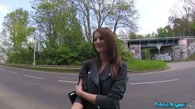 Public Agent - 她骑着我女牛仔在一个史诗般的户外操